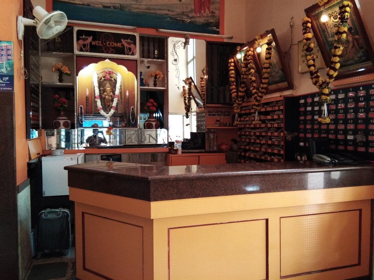 Hotel Sanman Lodge Shimoga Bagian luar foto