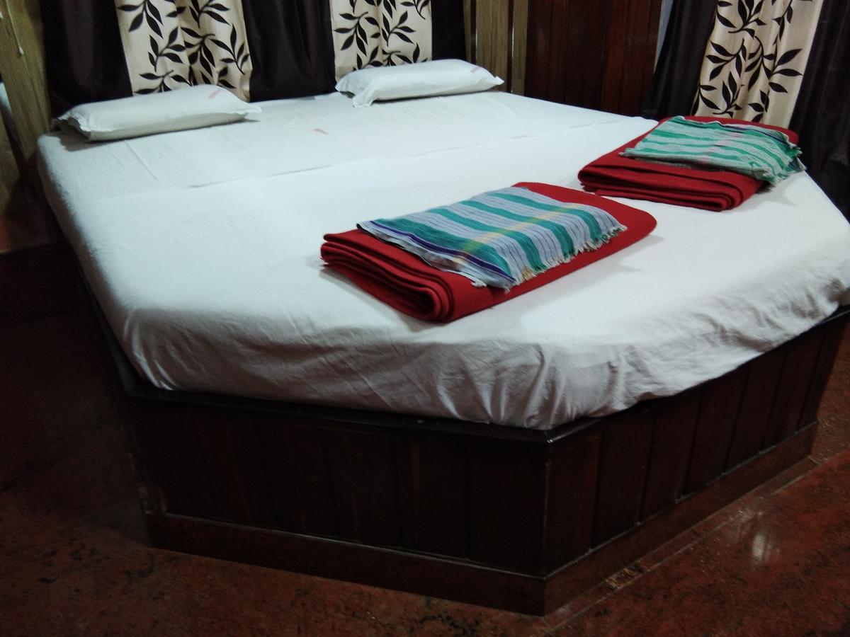 Hotel Sanman Lodge Shimoga Bagian luar foto