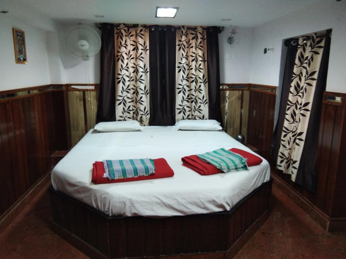 Hotel Sanman Lodge Shimoga Bagian luar foto
